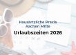 Beitragsbild zu den Urlaubszeiten 2026, Tisch mit Kalender und Reiseutensilien.