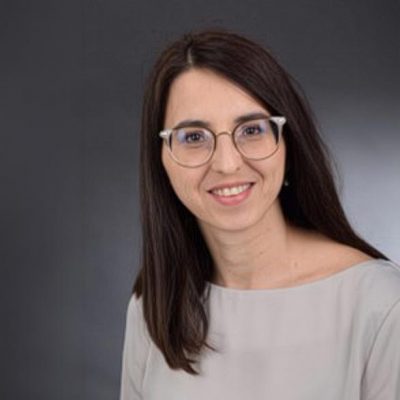 Porträt von Frau Saela Balla - Fachärztin für Innere Medizin